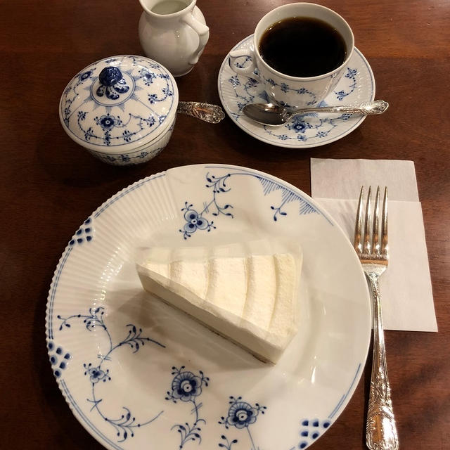 レアチーズケーキとブレンドコーヒー♡椿屋カフェ
