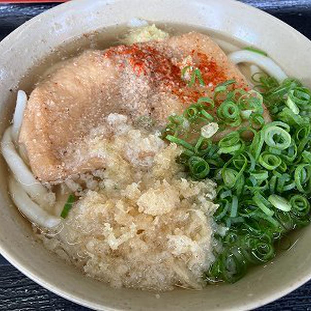 きつねうどん。ほうれん草の茶碗蒸し