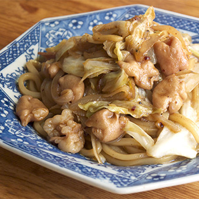 うま子さんを真似して、ホルモン焼きうどんに挑戦