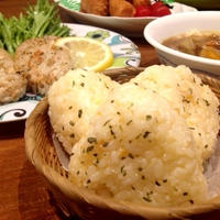 イタリアンハーブミックスで鶏つくねのレンコンサンド。