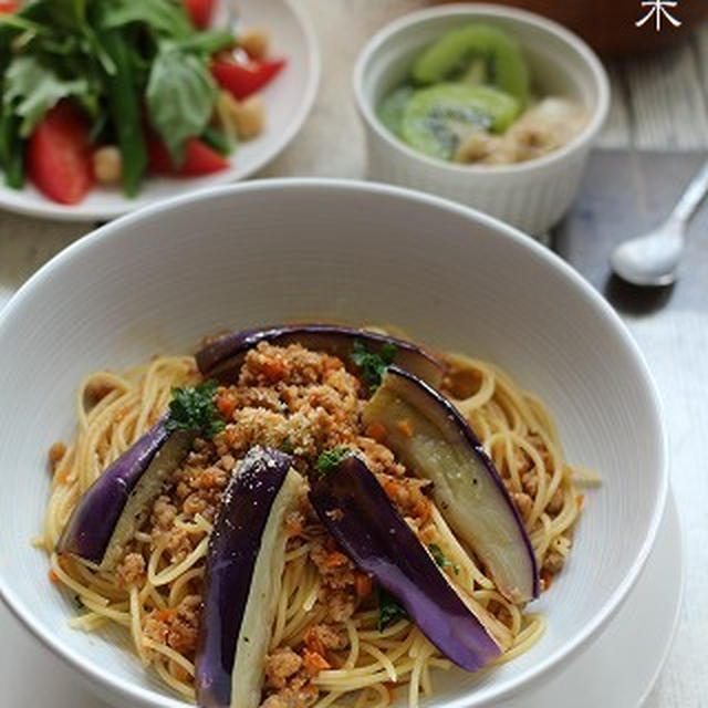 茄子の紫。茄子のせパスタ。