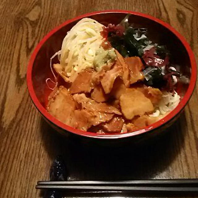 うまトマ肉を富士山盛りに(笑) 豆腐素麺でサラダ仕立て