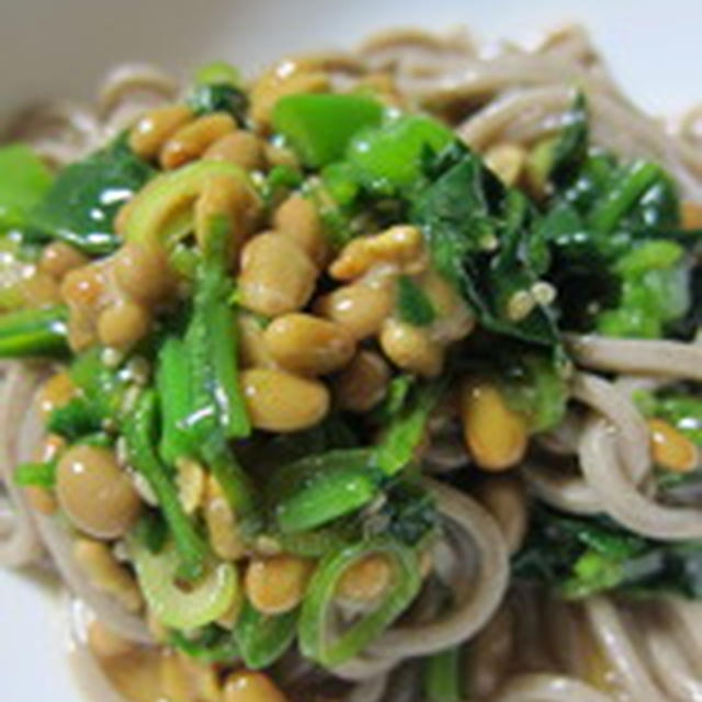 「つるむらさきと納豆のぶっかけ蕎麦」