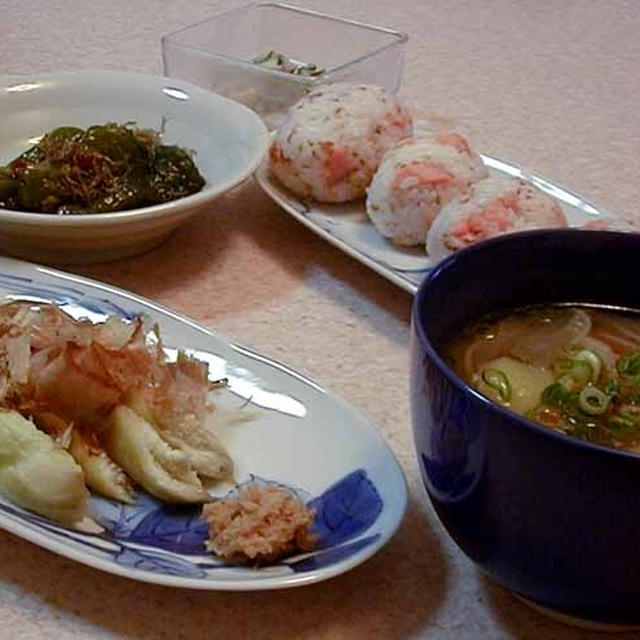 澄ましにゅう麺と鮭胡麻のお握り