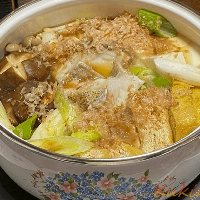ヘルシーな豆腐鍋：にんべん「あとのせ鰹節が香る鍋つゆ」を使って