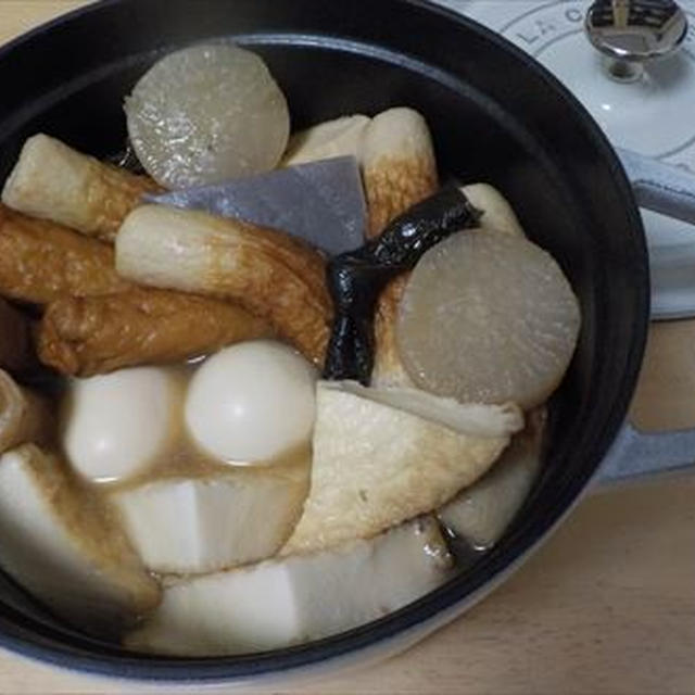 おでん、ストウブ鍋でゆで卵、２つの鍋で作る。