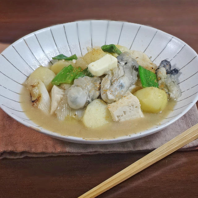 ほっこり美味しいじゃがバターと牡蠣豆腐の味噌煮込み