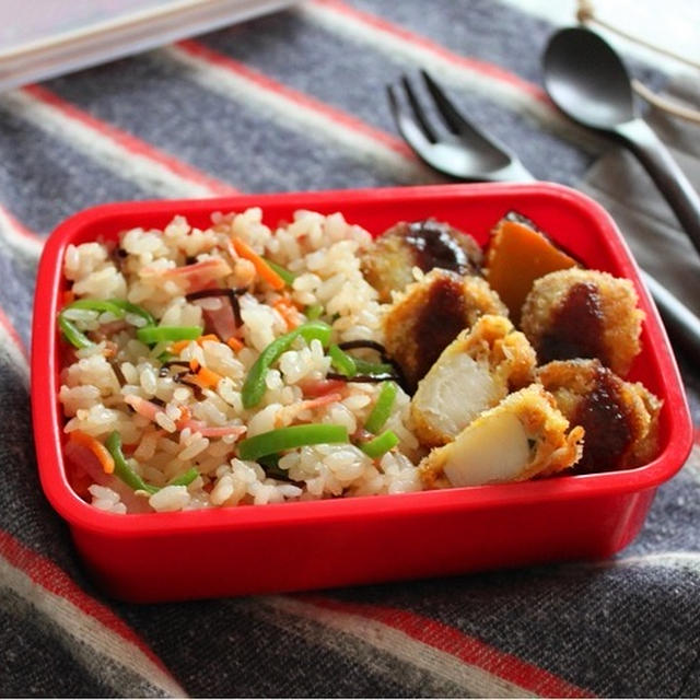 「ベビーホタテのカレーフライ」と「レンジピラフ」の２品弁当