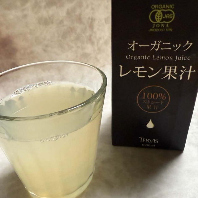 オーガニックレモン果汁 1000mlの紙パックが美味い　便利　テルヴィス　有機レモン果汁1ℓ6本