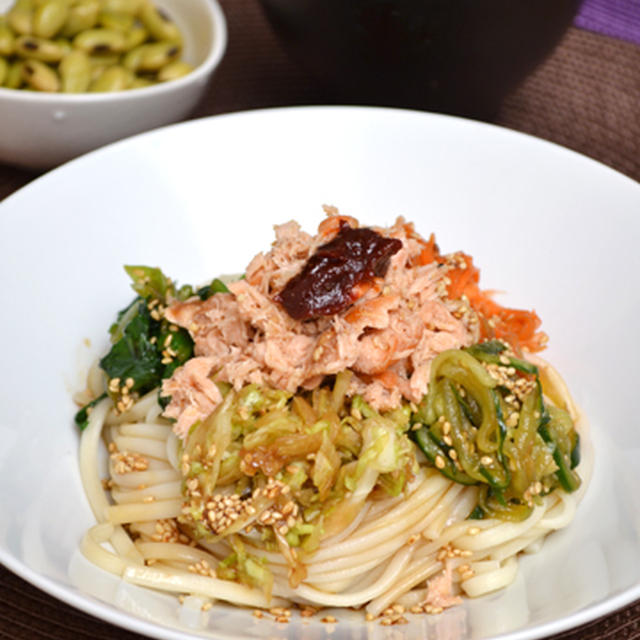 鮭ビビンバうどん、青ばた豆の塩浸し。塩えのきとはんぺんのとろりんスープ。２日分♪