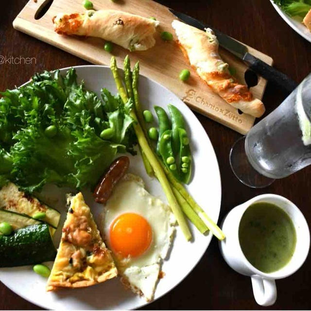 枝豆とチーズのネジネジパンでグリーンな食卓