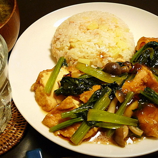 厚揚げと小松菜のオイスターソース炒め、ツナとジャガイモの炊き込みご飯