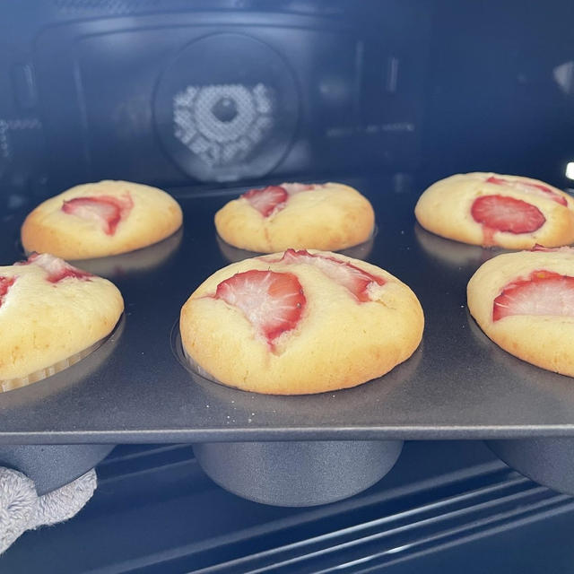 フレッシュいちご🍓マフィンと一緒に焼いてみました【クリームチーズマフィン】