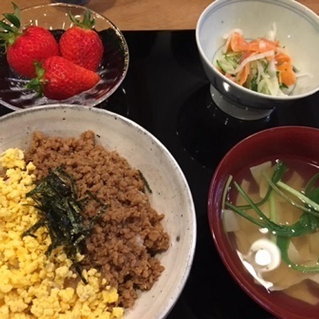 鳥そぼろ丼