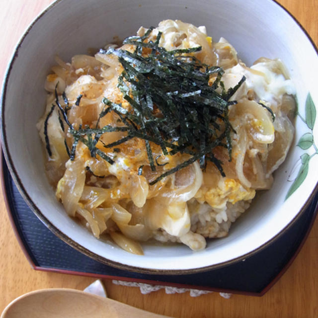 豆腐とたまねぎの他人丼