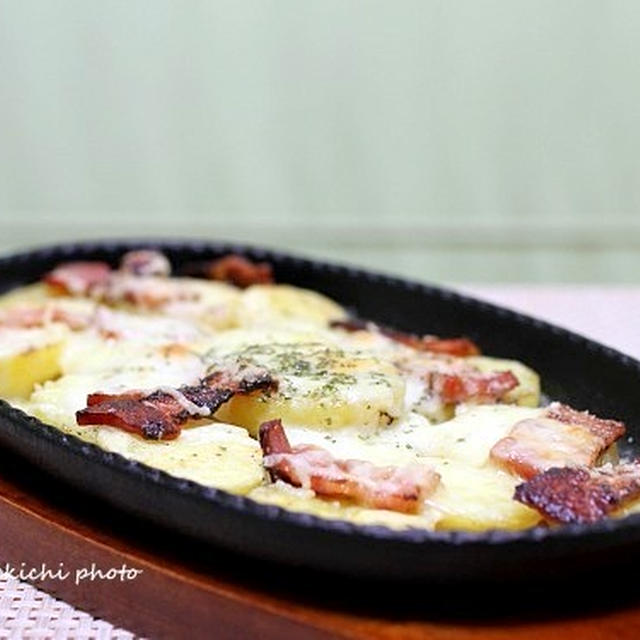 仕上げは鉄板「ベーコンじゃがクリームチーズ焼き」＆「ささみ肉と厚揚げのささっと炒め煮」