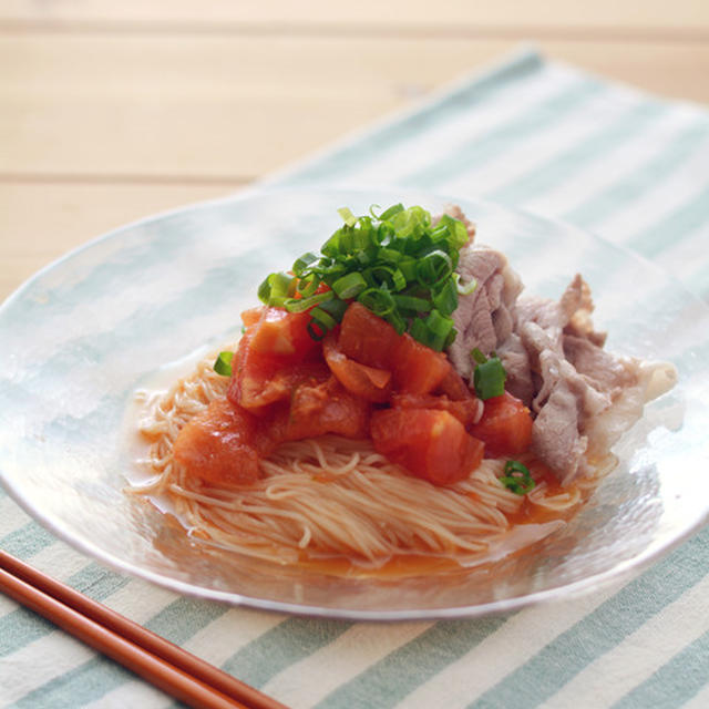 とまらーそうめん　豚しゃぶ添え。（あと辛も出来る）