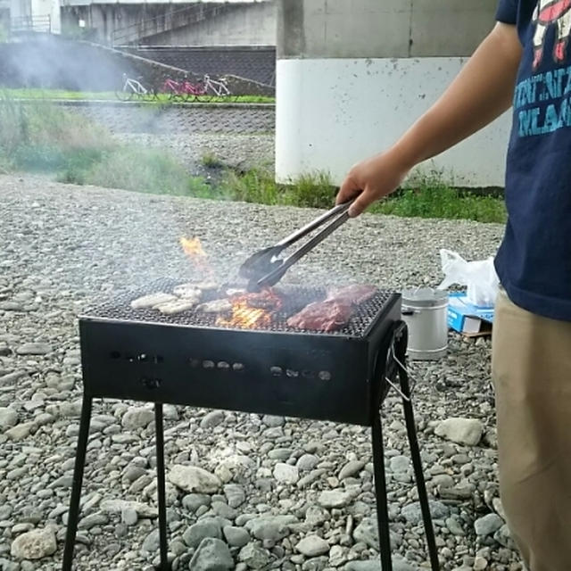 カフェ飯番外編★河原でバーベキュー・ビルの合間から・・・