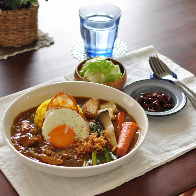 カレーのお供【ゆで卵の黄色いピクルス】と昨日の晩ごはんはカレーでした