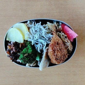 少し大きめのお弁当箱にしてデザートを食べられないようにしたお弁当