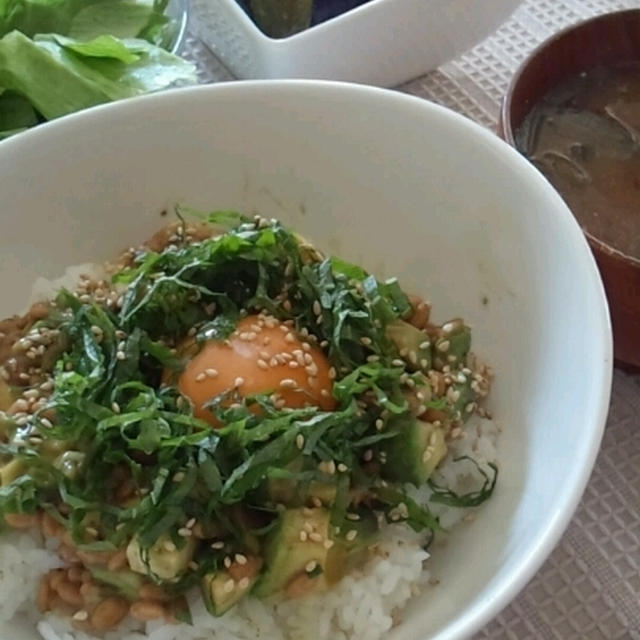 アボカド納豆チーズ丼