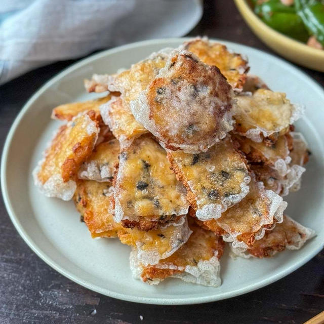 この隠し味がキモ☆鶏むね肉と冷凍豆腐のライスペーパーパリパリ海苔チップス