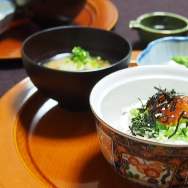 イクラオクラとろろ丼　　生湯葉のさっと煮　　蒸し茄子のお味噌汁　　ブルーベリージャムのパンケーキ