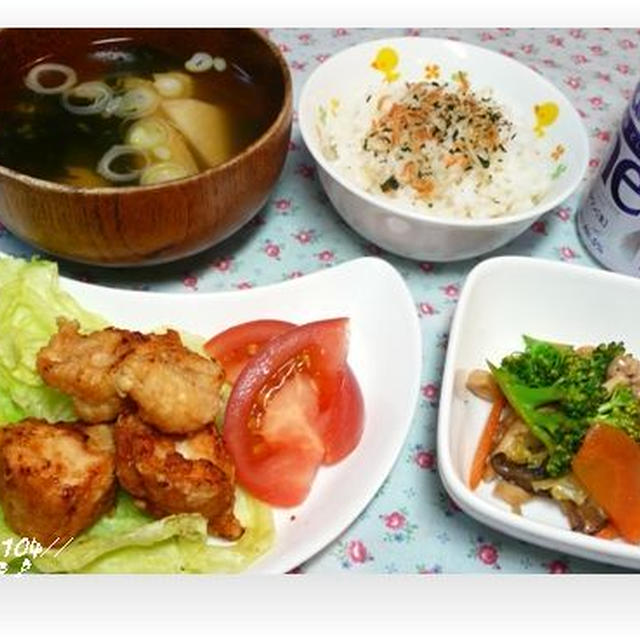から揚げ＆野菜炒め・・里芋☆ワカメ味噌汁♪