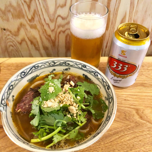 学芸大学　スタンドバインミー　移転後の店で国産牛ほほ肉たっぷりのシチューフォーとバインミー