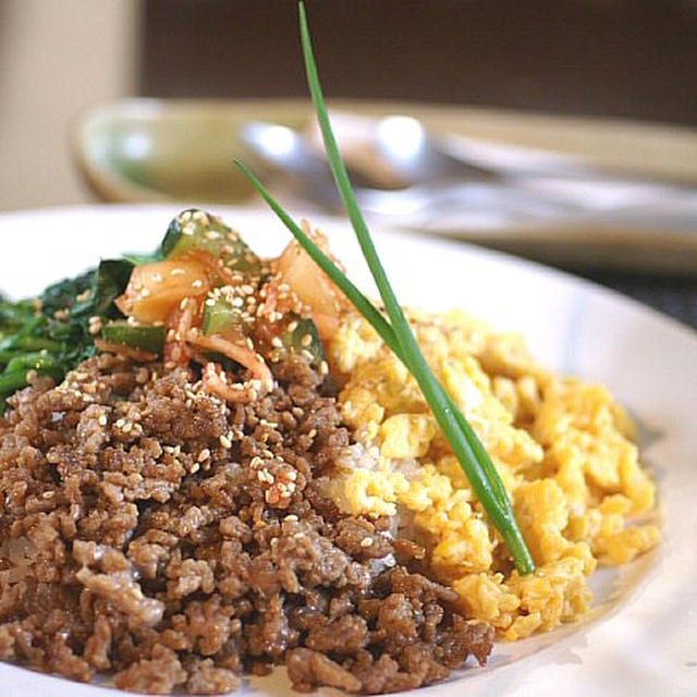 一人《朝ご飯》のご紹介です。ビビンバ風ライス／金柑の甘露煮など。