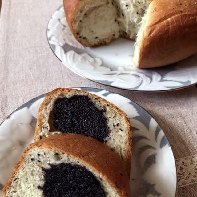 【炊飯器でパン作り】黒ゴマ餡のちぎりパン