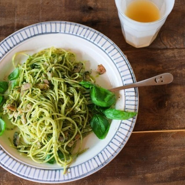 出窓菜園で茂ったバジルで　ジェノベーゼ　パスタ