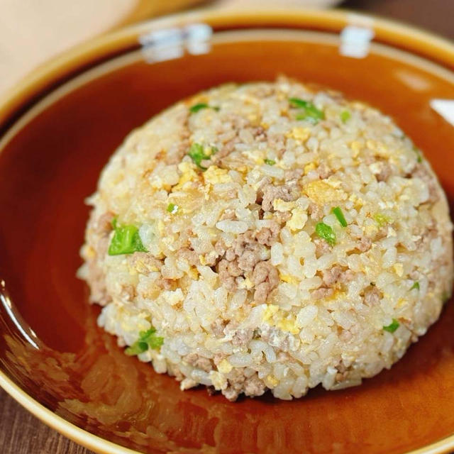 地味だけど美味い！バターしょうゆが、やみつき必至！子どもも喜ぶ【ひき肉バターチャーハン】