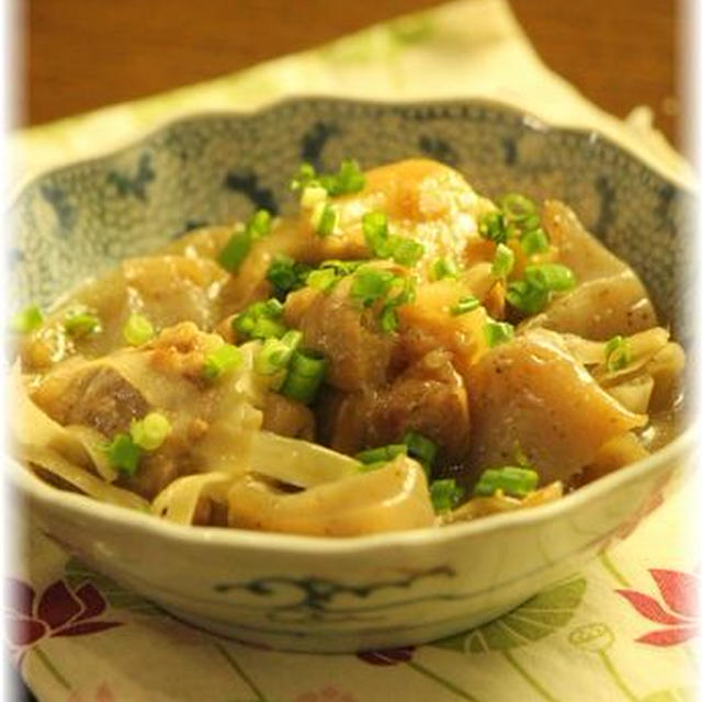 鶏と牛蒡、こんにゃく　の葱塩煮。　と　献立。