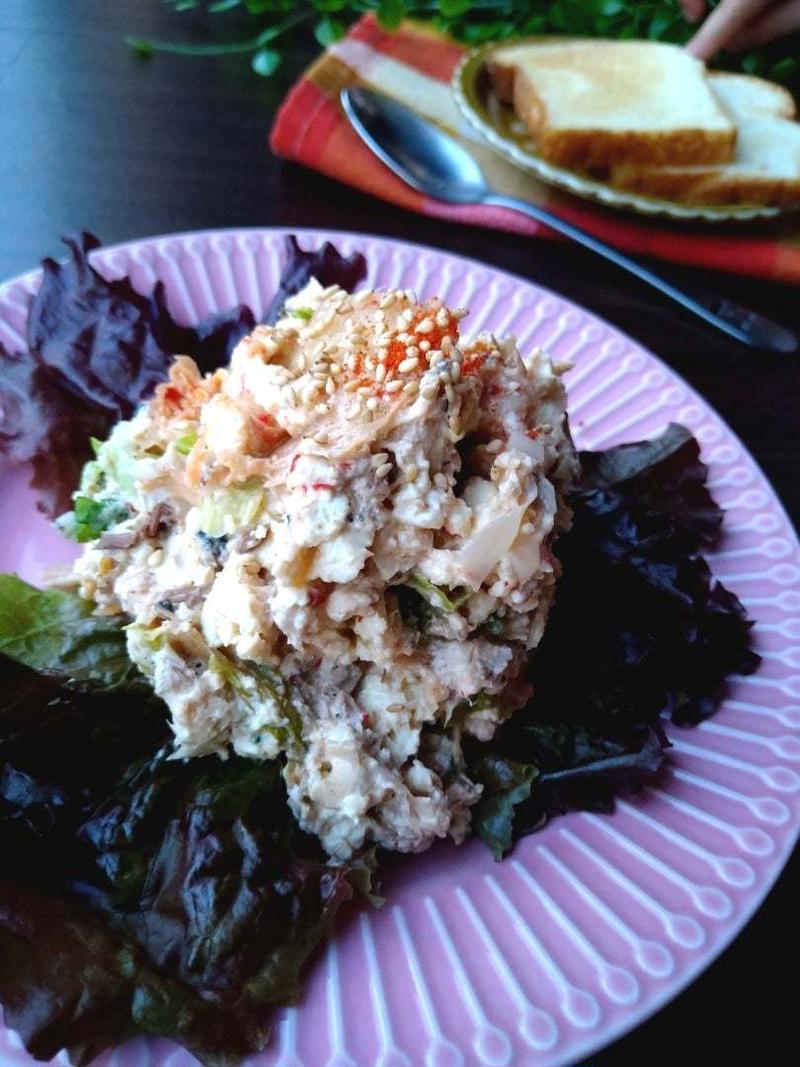 韓国風のヘルシーサラダ☆水切り豆腐と鯖缶のクリーミーだけどピリッと辛いキムチサラダ