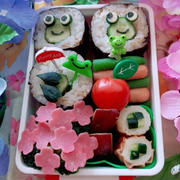 かっぱ巻きでカエルのお弁当【海苔巻き弁当】#デコ弁