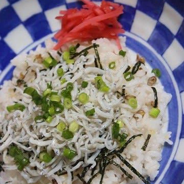 6月28日　　もち麦ごはんの しらす丼