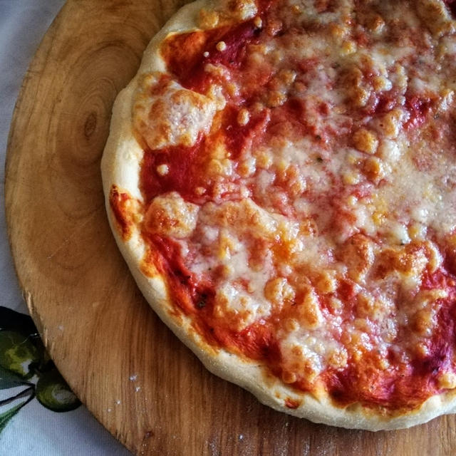 【シンプルレシピ】お家で作れる簡単だけど本格的に美味しいピザ！新バージョン