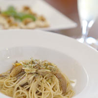 きりりと冷やしたワインと一緒に！きのこの玄米パスタ♪
