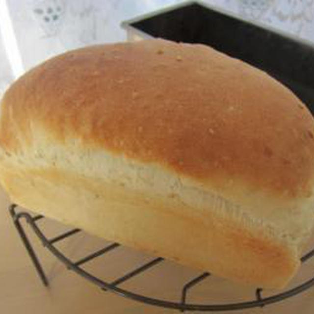 白ごま食パン♪から揚げサンド♪