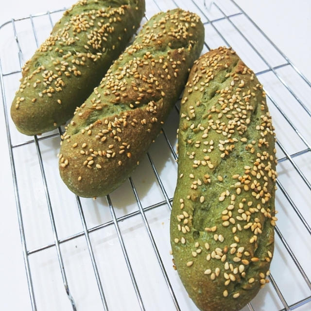 ＊白ごまスピルリナぱん＊