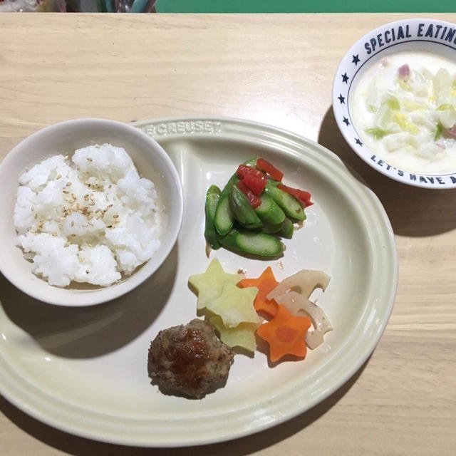 取り分けレシピ【幼児食】ハンバーグ&白菜とベーコンの味噌ミルクスープ