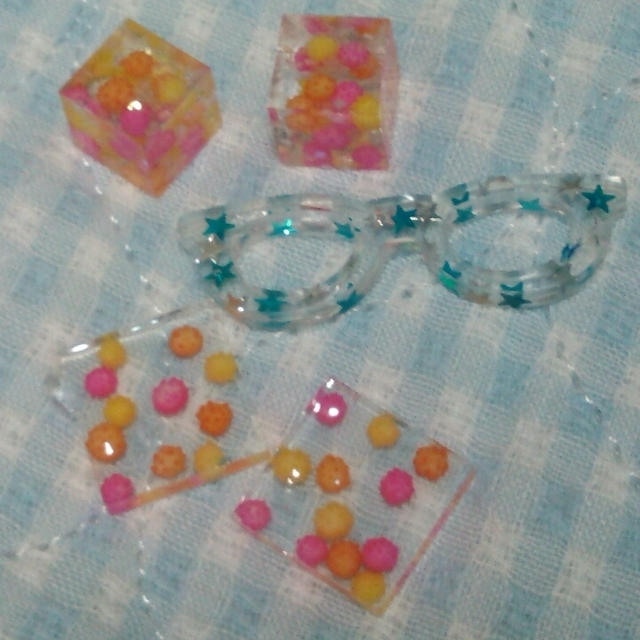 キューブ型レジン作り～ハンドメイド