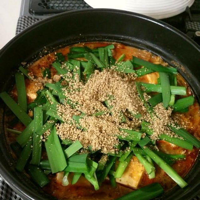 挽肉の２種豆腐と野菜のごま味噌キムチ鍋♪