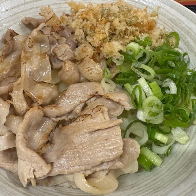 【丸亀市飯山町】の「純手打ちうどんよしや」さんで温かい『炙っていいとも！』を食べて来ました。