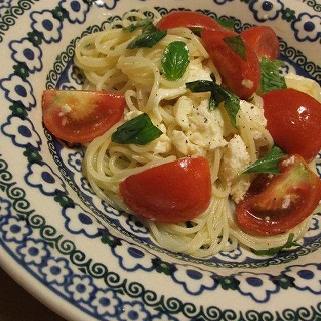 モッツアレラとフルティカトマトの冷たいパスタ