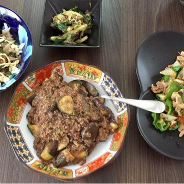 豚肉とピーマンの中華炒め、茄子とひき肉の甘辛餡、大根サラダ、きゅうりと梅の和え物