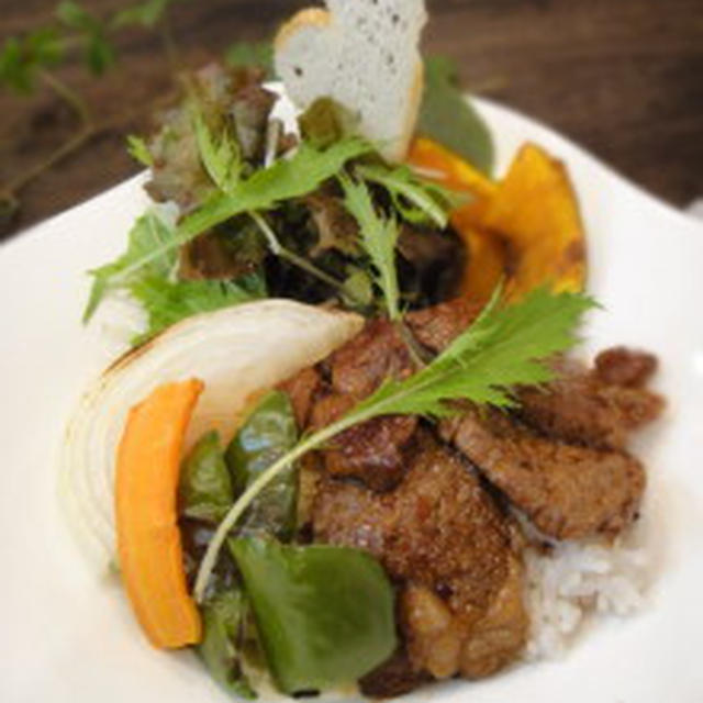 カフェ風★夏野菜添え焼肉丼プレート(レシピ）