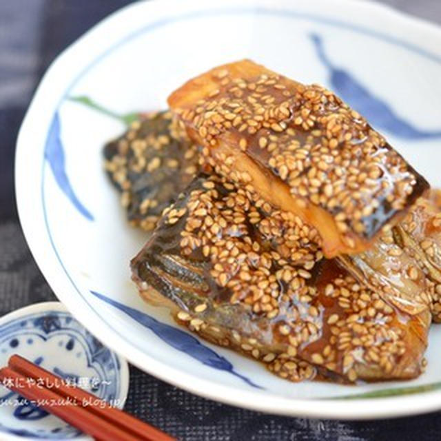 魚料理も簡単♪　フライパンで焼くだけなのにご飯がすすむ塩鯖の甘辛ごま照り焼き