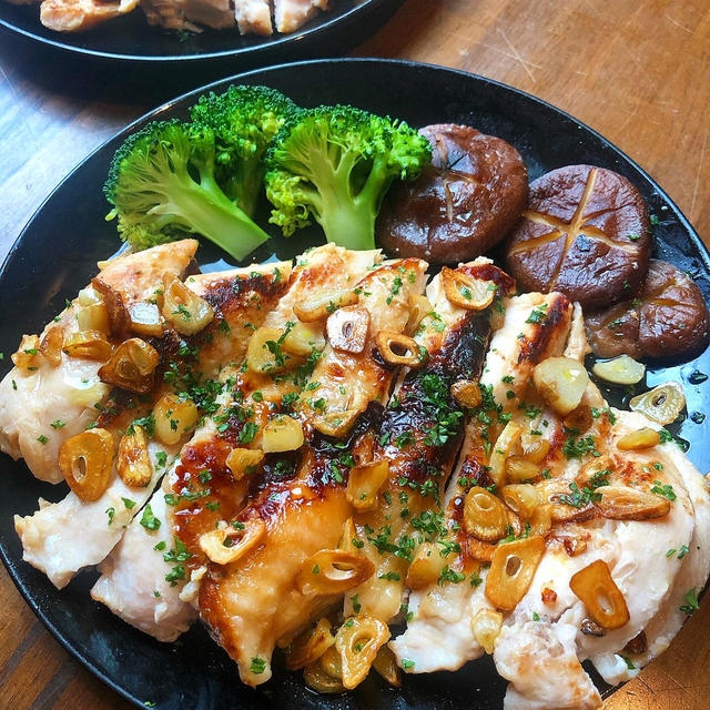 鶏むね肉のやわらかジューシーステーキです！！